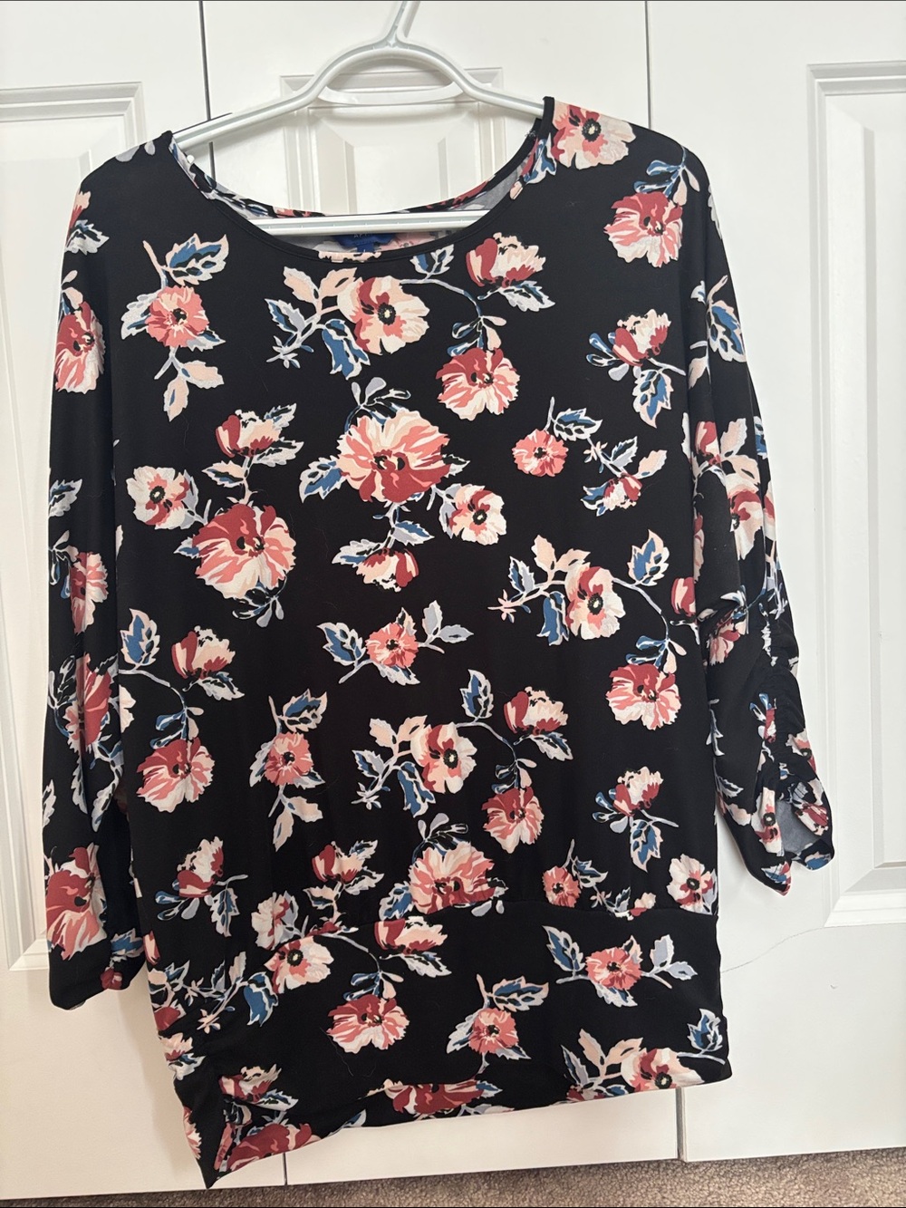 Apt. 9 Black Floral Scoop-Neck Top with Pink Blooms Large